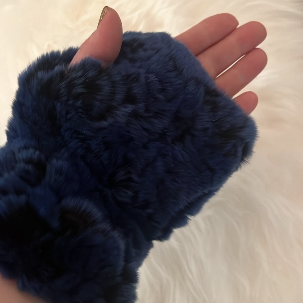 Luxurious Navy Rabbit Fur Fingerless Gloves NWOT - Picture 5 of 6